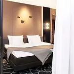 Moevenpick Hotel *